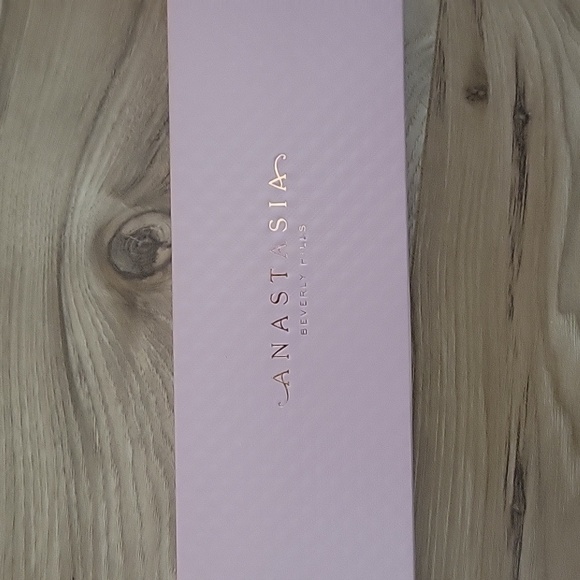 Anastasia Beverly Hills PRIMROSE Pallete for Face & Eyes - Picture 3 of 5